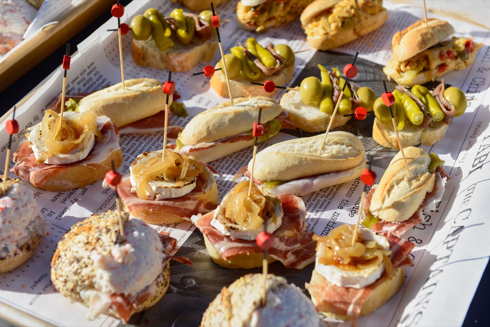 Pinchos y canapés variados para catering